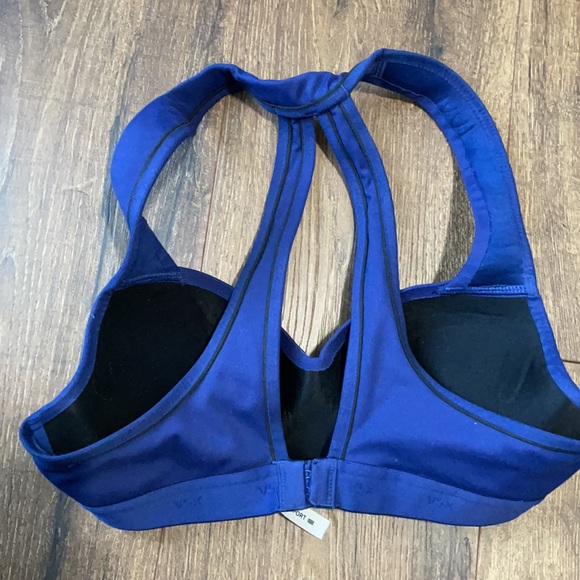 Victoria Secret Very Sexy Pushup Sports Bra - Picture 2 of 4